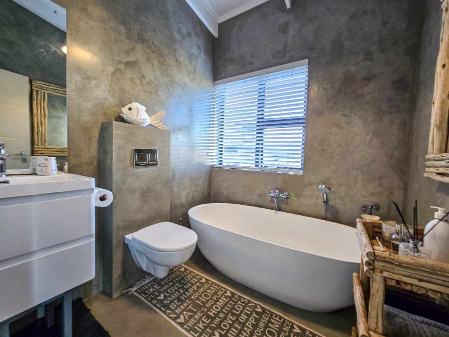 2 Bedroom Property for Sale in Stilbaai Oos Western Cape